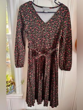 Black Floral V-Neck Long Sleeve Dress